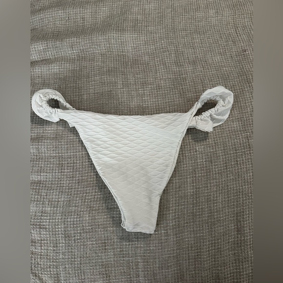 Textured Ruffle Triangle Bikini Swimsuit - Picture 7 of 9